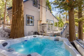 Lake Retreat – Spa, AC, Fenced Yard, Walk to Lake! - Image 2