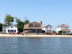 Beach Brick House; Beachfront Lake Ontario Resort - Image 2