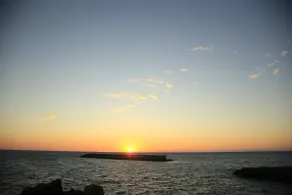 Live with the sea. 5 seconds to the beach, barefoot. Rent the entire building for a free stay. Villa Kukuru - Image 3
