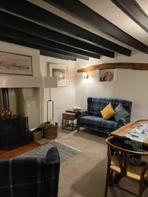 Cosy, Dog Friendly Cottage w/ Free WiFi, Woodburner, a good size garden and a short walk to two pubs - Image 4