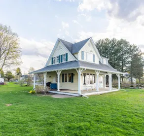 Lakefront Cottage - Best of Both - Image 3