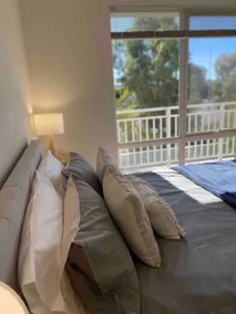 Lovely 1 Bedroom Apartment - Walk to the shops! - Image 5