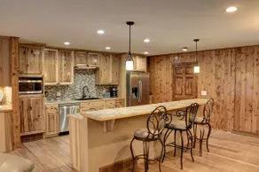 Breathtaking Remodel Gladstone Lake Townhome - Image 4