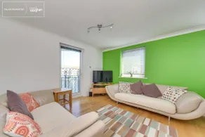 Bright Two Bed Marina Flat With Lagoon Views - Image 4