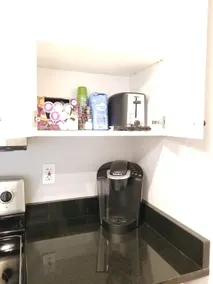 Renovated 2 Bed near downtown - Image 3