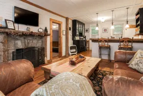 Cozy Tree House Cottage - Fireplace & Hot Tub - Image 5