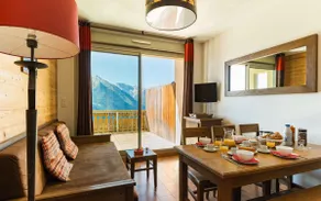 Apartment 50 m from the Gondola | Pool Access + Sauna! - Image 2