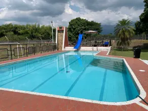 Beautiful and quiet estate with a pool - Image 3