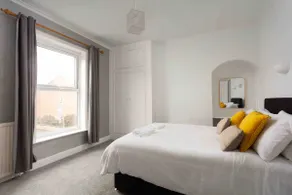 Lovely Victorian town house with free parking! - Image 5