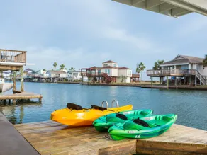Waterfront oasis! Bikes, kayaks, firepit & fishing - Image 3
