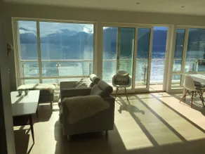 House touching the fjord (with sauna) - Image 3