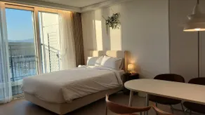 #Suite #Room (Queen bed) + Living room (Queen bed) #For families #Inhwa Beach View #Surf Resort - Image 2