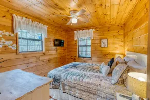 Couples Getaway with Hot Tub, Fire Pit & Grill - Image 5