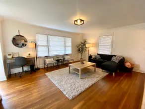Bright, fully-renovated 4 bedroom house-cozy beds! - Image 2