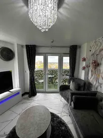 Two bed apartment with balcony Slough,Windsor,Legoland - Image 5