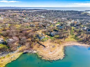 Rare Modern Beachfront Lake House on Lewisville Lake with Hot Tub, Deck & BEACH - Image 5
