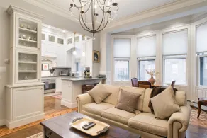 Luksus 4BR | 2. 5BA Back Bay Duplex - Image 2