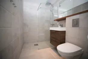 Fully Equipped Studio Apartment w/ parking - Image 5