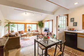 Awesome Apt. Near Seattle Center & Amazon Campus. - Image 2