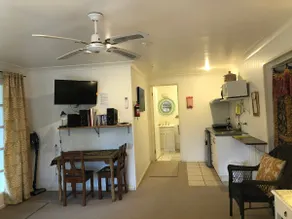 Northside studio apartment - Image 4