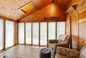 Charming 2 Bedroom Cottage on Lake Decatur - Image 4