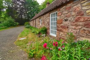 Stunning Country Cottage - Image 2