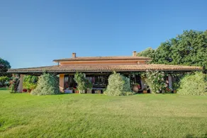 Villa with pool in the middle of Maremma - Image 5