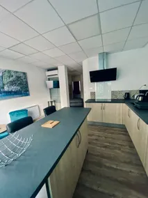 Sapphire Blue – Air-conditioned, Pet Friendly - Image 4