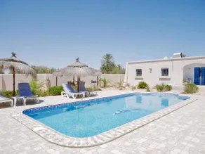 DAR ELYAS CHALET CON GRAN PISCINA PRIVADA sin frente CERCA DEL MAR! - Image 3