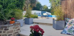 L'Amaryllis: Lovers' Lodge - Image 3