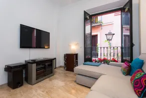 CHIC FLAT IN THE HEART OF SEVILLA - Image 2