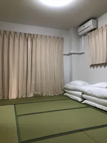 3 steps from Mouzhang Hongo Station.It is about a 15-minute bus ride to Makuhari Messe.Large coin laundry on the first floor. - Image 3