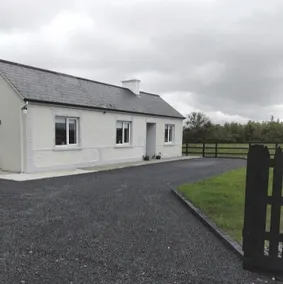 Newly renovated cottage in quiet rural area - Image 2