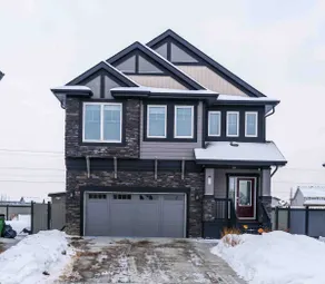 Luxury Executive Home | Self Check-in & Parking - Image 2