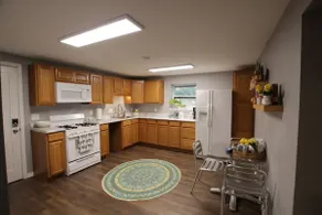 Sunny Jumbo Studio in the Heart of Oak Park - Image 3