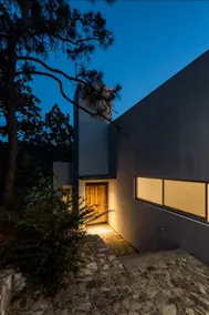 A natural setting close to the city! - Image 3