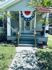 Crape Myrtle Cottage, fenced yard, patio & porch! - Image 2