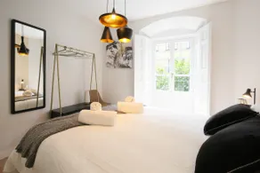 A Brand new Luxury- Muy Central- AC, up to 10 - Image 2
