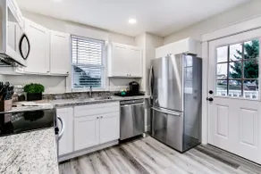 The Pine House: Unit A near 6th Ave, UPS, UW, and Point Ruston - Image 3
