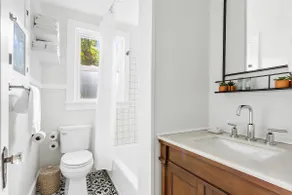 The Blue Door Farmhouse | 2BR 1BA Near DT Cola - Image 4