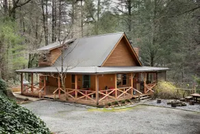 Renovated Quintessential Cabin on a Creek - Image 2