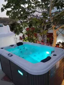 private hot tub - Image 2