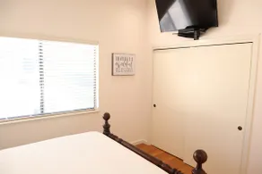 Gated Community Guest Suite with Private Entrance - Image 4