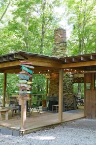 Hideaway from it all ! Holyfield Hideaway, Flag Pond, Tennessee - Image 2