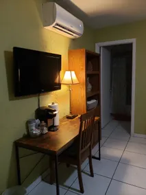 Wynwood Miami Tropical Hideaway Guest Suite - Image 3