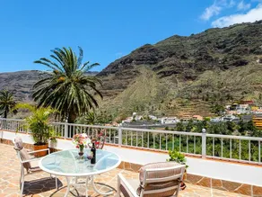 Vacation home with a wonderful terrace - Image 5