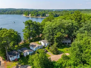 The Congamond Cottages: Private Lakefront Cottage - Image 3