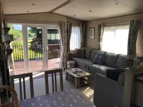 Riverbank Lodge - Image 3