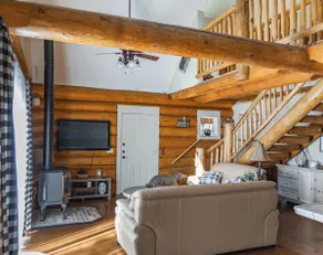 Rustic, Modern Log Cabin Cozy 3 Bedroom Retreat - Image 3
