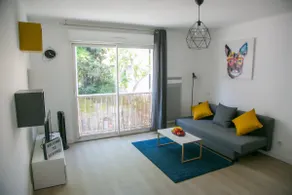 2-room apartment with parking – Downtown on foot and 5-room apartment just around the corner! - Image 2